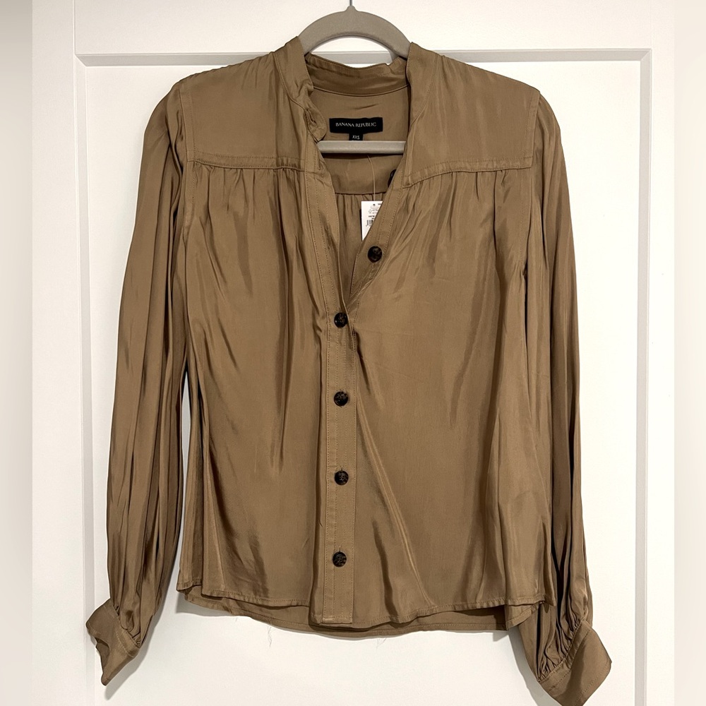 Banana Republic long, poet sleeve blouse XXS